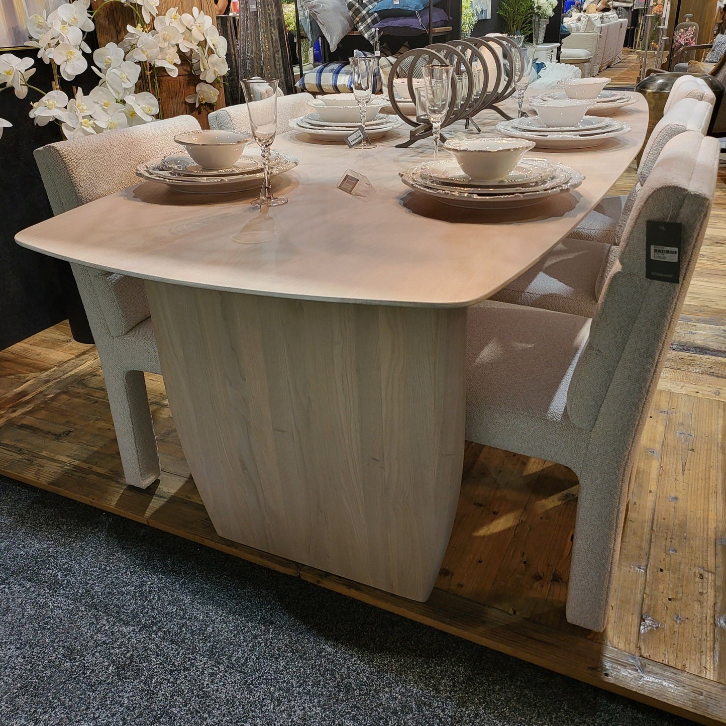 Quantum Dining Table